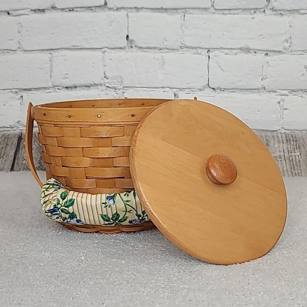 Longaberger Vintage 1999 Medium Fruit Basket 13102 with Wooden Lid & Insert